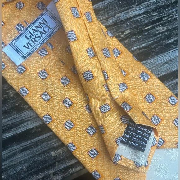 GIANNI VERSACE Men’s Silk Orange Designer Neck Tie Made in Italy